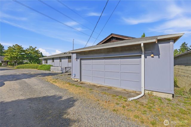 207 E 84th St Street, Tacoma, WA 98445