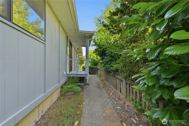 207 E 84th St Street, Tacoma, WA 98445
