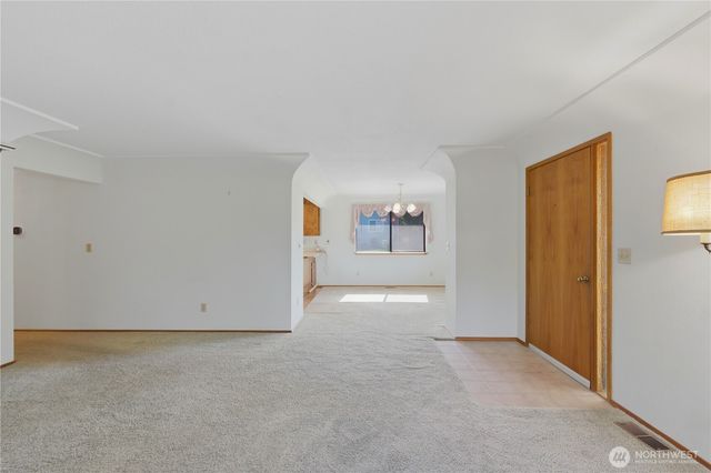 207 E 84th St Street, Tacoma, WA 98445