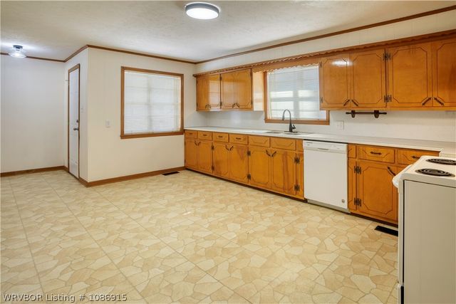 100 Packard Street, Mansfield, AR 72944