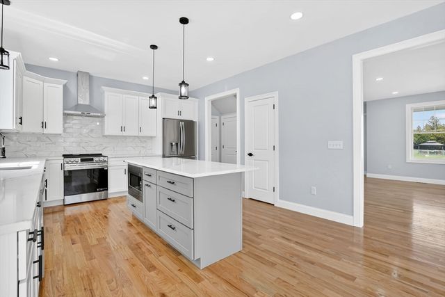 57 America St, Chicopee, MA 01013
