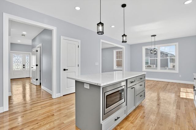 57 America St, Chicopee, MA 01013