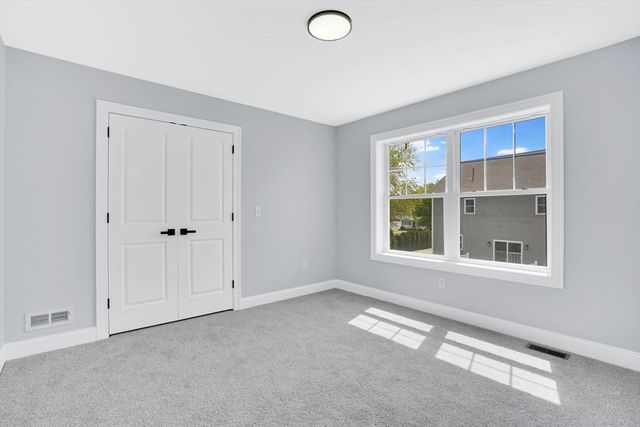 57 America St, Chicopee, MA 01013