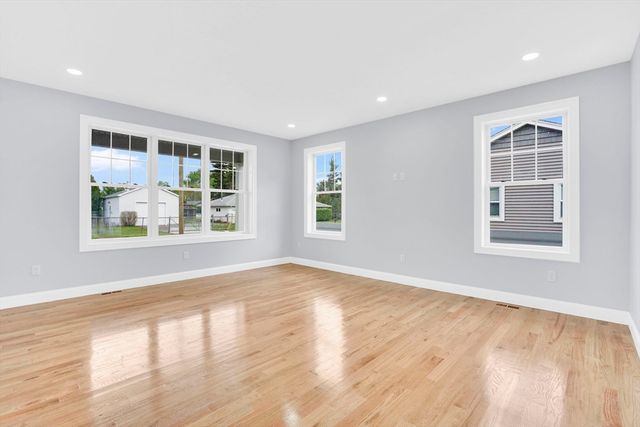 57 America St, Chicopee, MA 01013