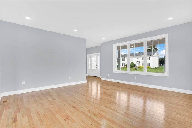 57 America St, Chicopee, MA 01013
