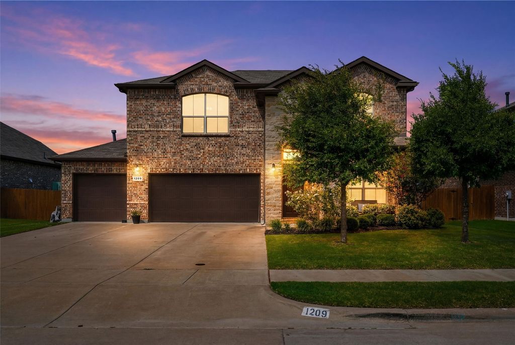 1209 Alnwick Lane, Saginaw, TX 76131