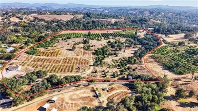 982 Live Oak Park Road, Fallbrook, CA 92028