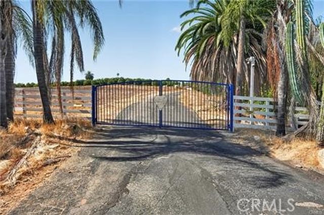 982 Live Oak Park Road, Fallbrook, CA 92028