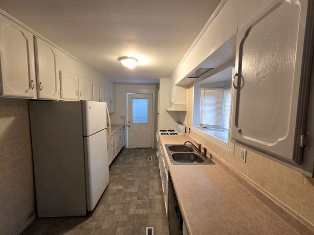 28 Hickory Drive, Carpentersville, IL 60110