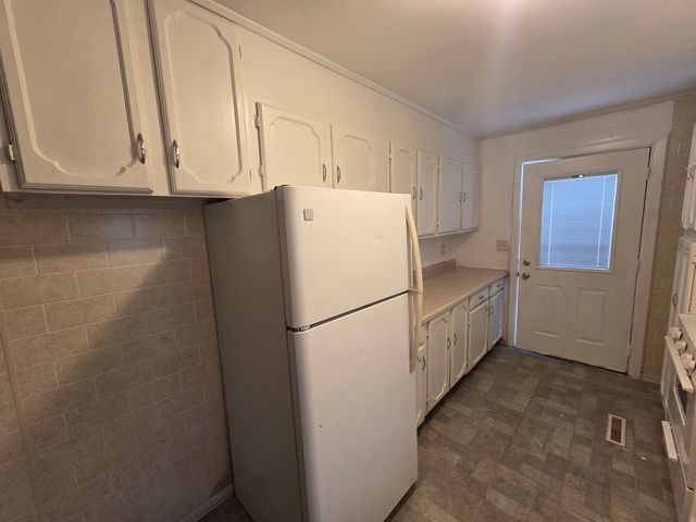 28 Hickory Drive, Carpentersville, IL 60110