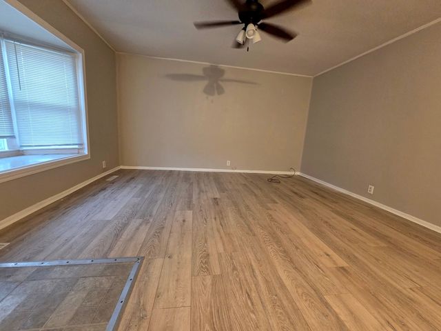 28 Hickory Drive, Carpentersville, IL 60110