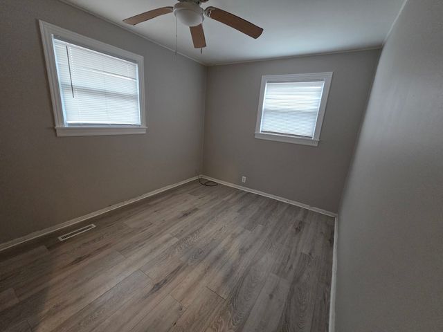 28 Hickory Drive, Carpentersville, IL 60110