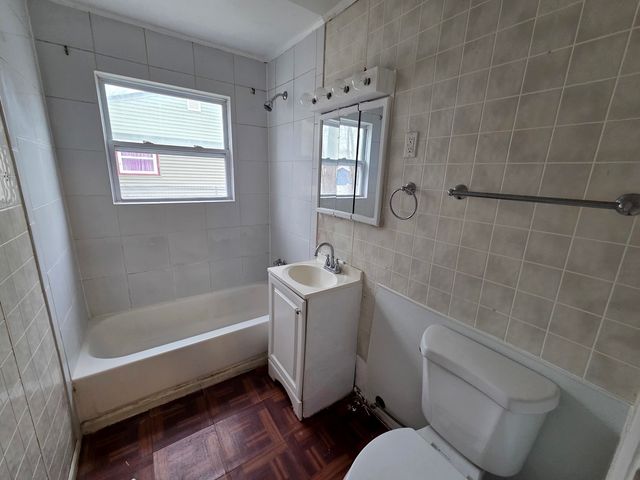 28 Hickory Drive, Carpentersville, IL 60110