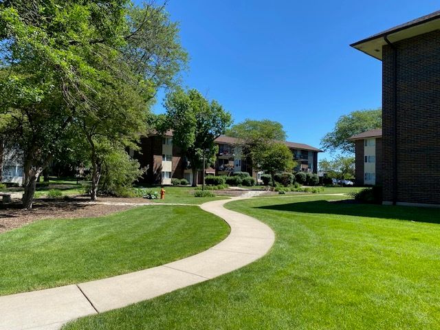 5s066 PEBBLEWOOD Lane A3, Naperville, IL 60563