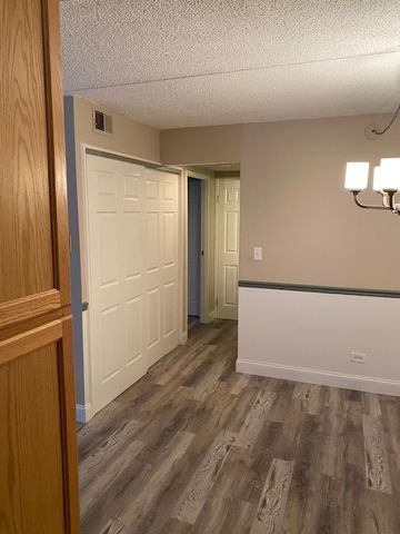5s066 PEBBLEWOOD Lane A3, Naperville, IL 60563