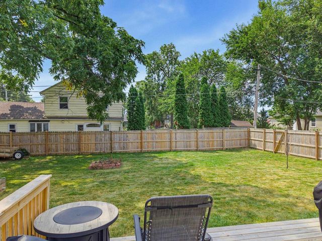 34903 PARKWAY DRIVE, Oconomowoc, WI 53066