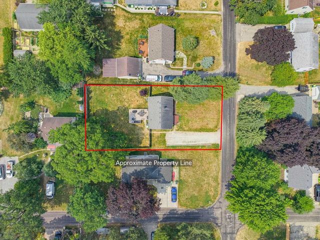 34903 PARKWAY DRIVE, Oconomowoc, WI 53066