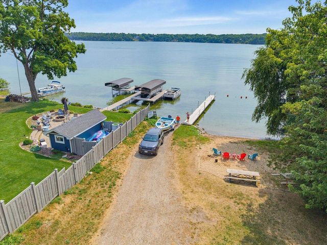 34903 PARKWAY DRIVE, Oconomowoc, WI 53066