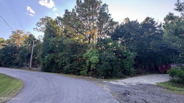 9079 Iris Street, Bay Saint Louis, MS 39520