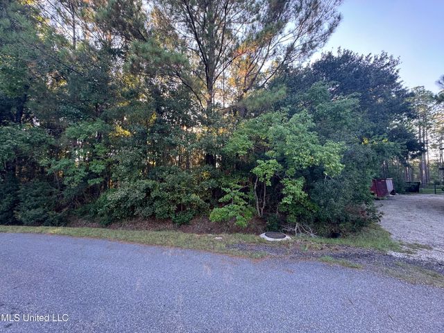 9079 Iris Street, Bay Saint Louis, MS 39520