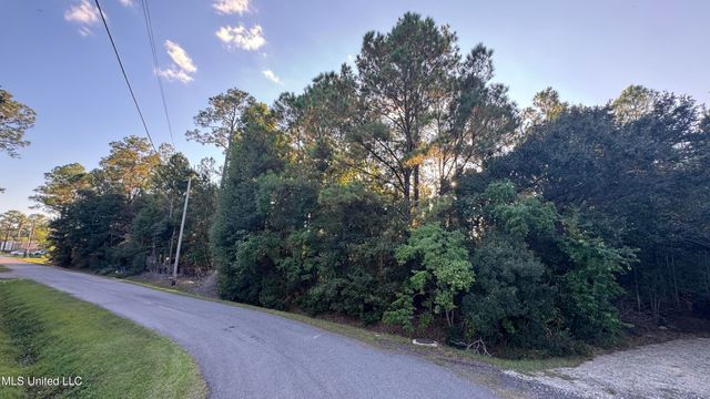 9079 Iris Street, Bay Saint Louis, MS 39520