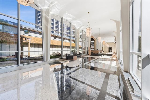 4250 N Marine Drive 531, Chicago, IL 60613