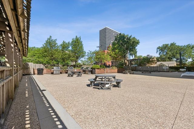 4250 N Marine Drive 531, Chicago, IL 60613