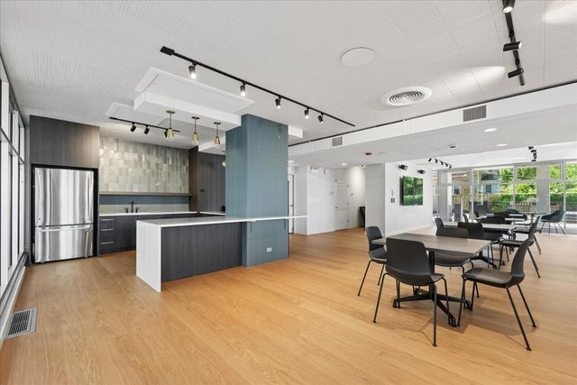 4250 N Marine Drive 531, Chicago, IL 60613