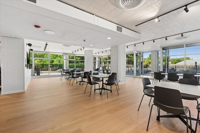4250 N Marine Drive 531, Chicago, IL 60613