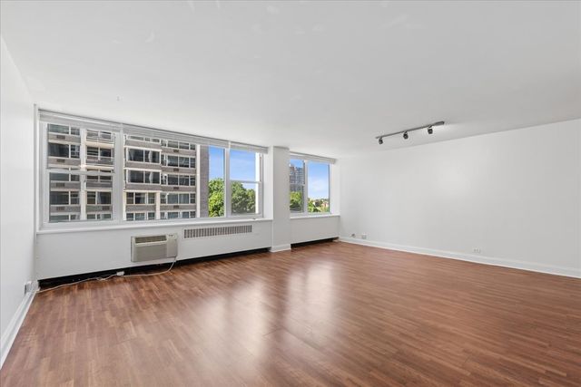 4250 N Marine Drive 531, Chicago, IL 60613