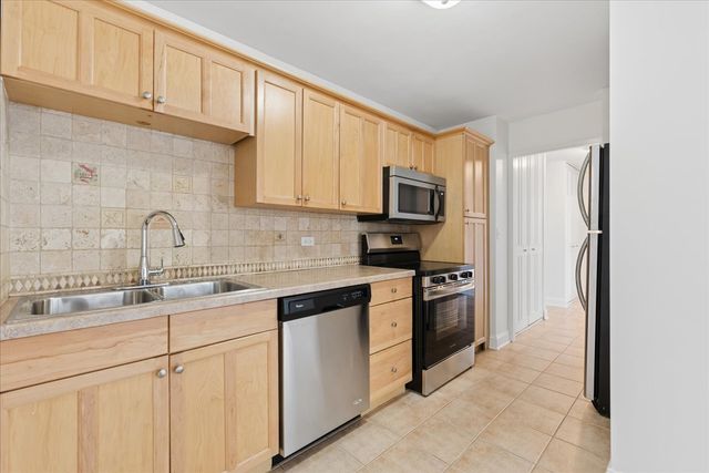 4250 N Marine Drive 531, Chicago, IL 60613