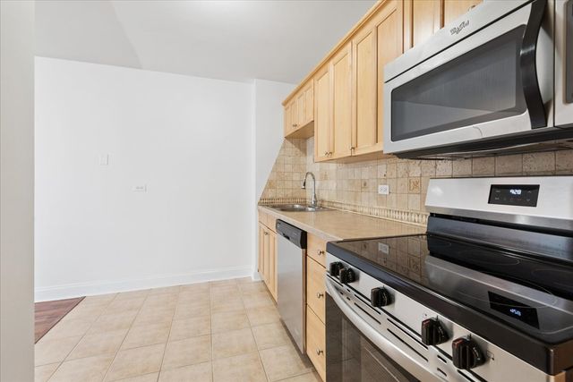 4250 N Marine Drive 531, Chicago, IL 60613