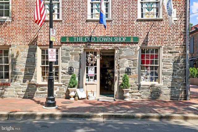 3903 CHARLES AVE, Alexandria, VA 22305