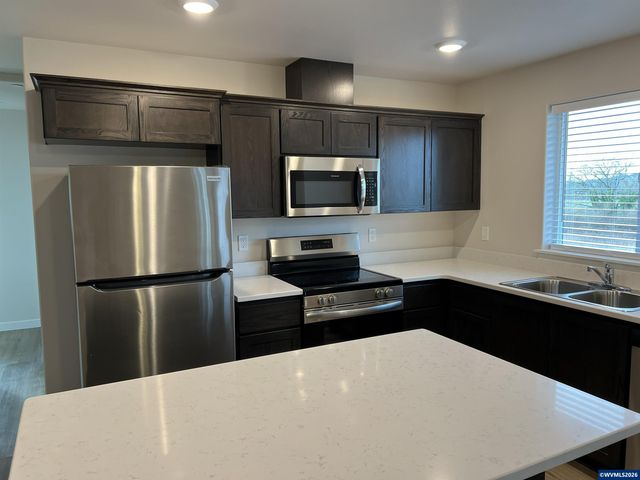 972 N 2nd St, Jefferson, OR 97352