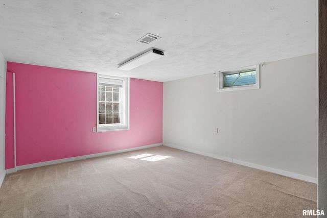 109 N 3RD Street, Colona, IL 61241