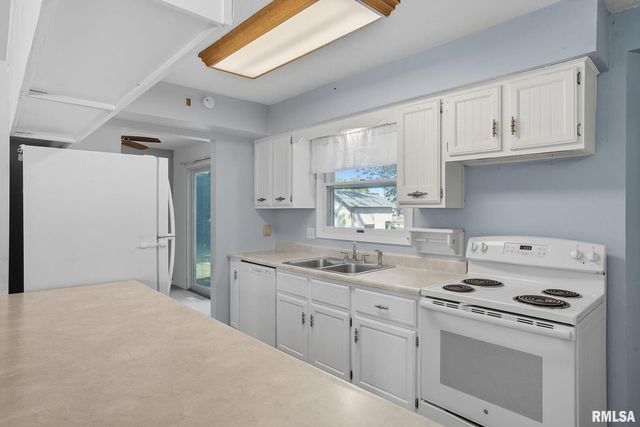 109 N 3RD Street, Colona, IL 61241