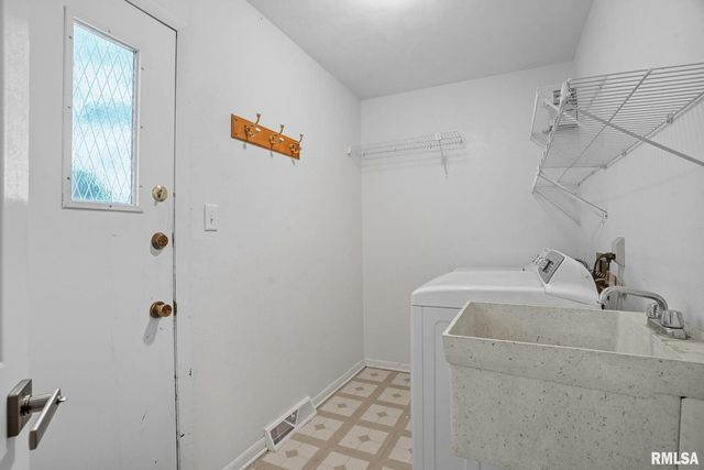 109 N 3RD Street, Colona, IL 61241