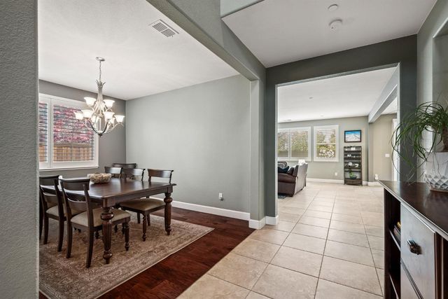 902 Anvil Cir, Rocklin, CA 95765