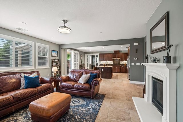 902 Anvil Cir, Rocklin, CA 95765
