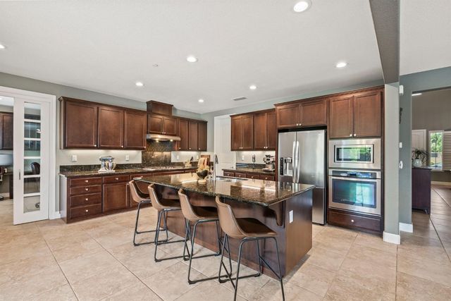 902 Anvil Cir, Rocklin, CA 95765