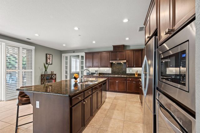 902 Anvil Cir, Rocklin, CA 95765