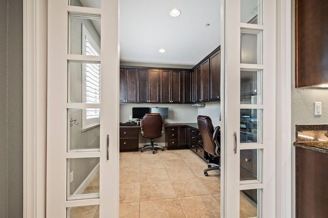 902 Anvil Cir, Rocklin, CA 95765