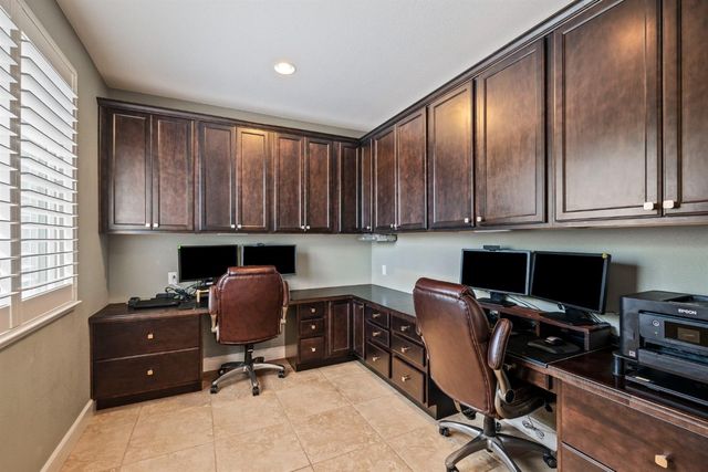 902 Anvil Cir, Rocklin, CA 95765