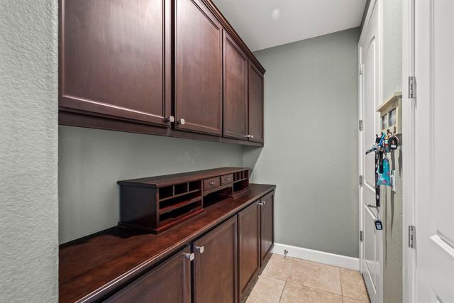 902 Anvil Cir, Rocklin, CA 95765