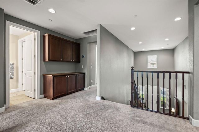 902 Anvil Cir, Rocklin, CA 95765