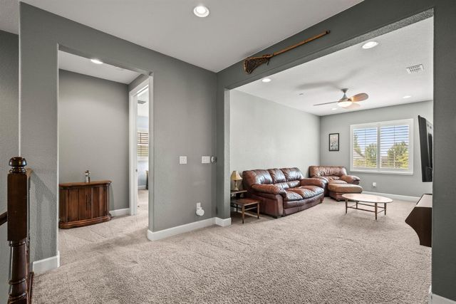 902 Anvil Cir, Rocklin, CA 95765