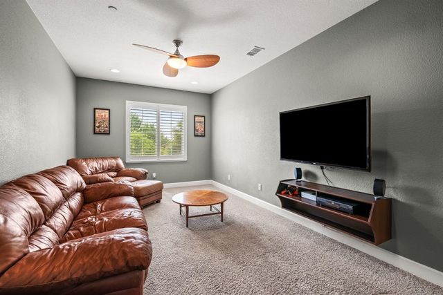 902 Anvil Cir, Rocklin, CA 95765