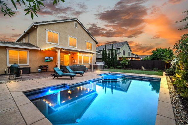 902 Anvil Cir, Rocklin, CA 95765