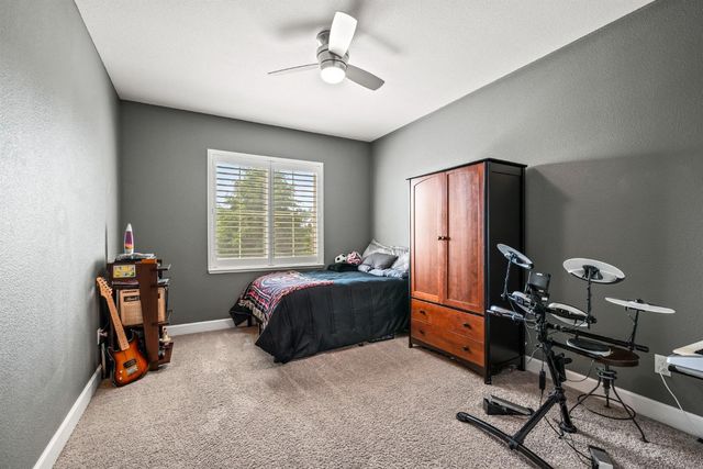 902 Anvil Cir, Rocklin, CA 95765