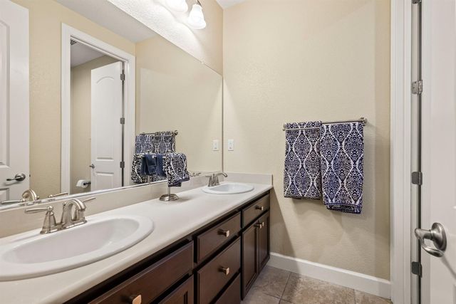 902 Anvil Cir, Rocklin, CA 95765